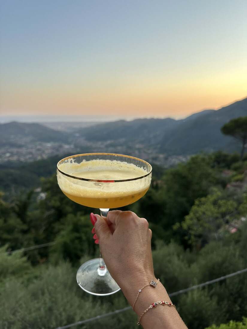 Sunset aperitivo with a view over the hills