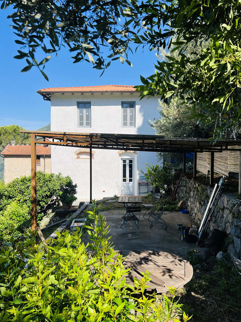 Pool terrace with mountain view